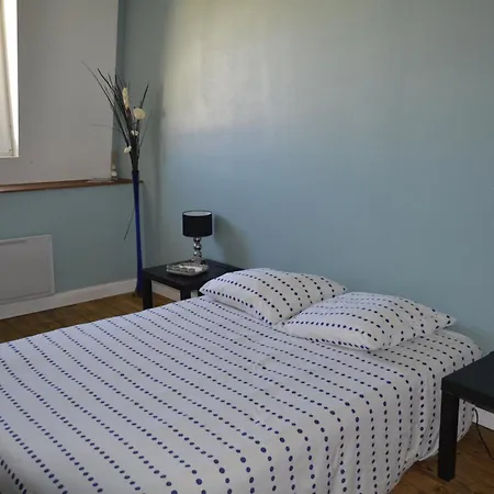 Pour 2 Personnes Avec Un Lit *